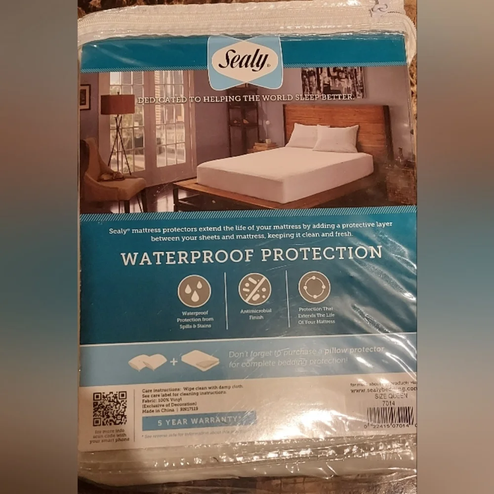 Waterproof mattress protector